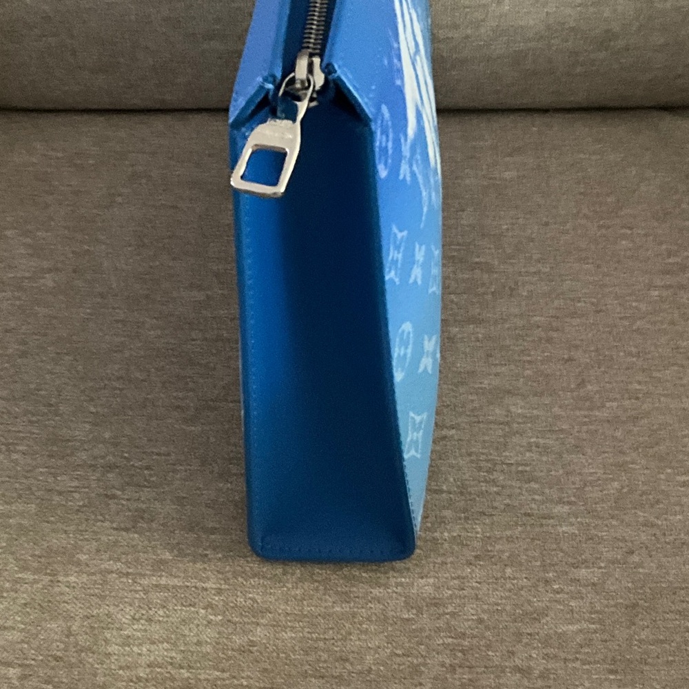 Louis Vuitton Virgil Abloh Blue Monogram Clouds Coated Canvas Pochette Voyage MM - Picture 4 of 11